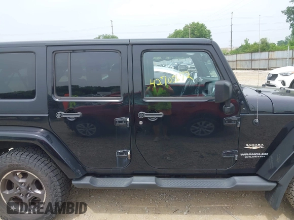2014 Jeep Wrangler Unlimited Sahara with VIN 1C4HJWEG8EL292835, listed as a IAAI auction lot 42705672 with 176,769 mi miles and . Bid and sale history available at DreamBid. Image 14.