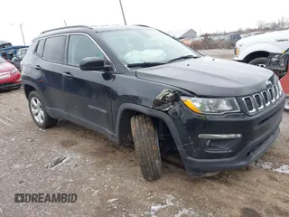 2018 Jeep Compass Latitude with VIN 3C4NJDBB7JT373582, listed as a IAAI auction lot 41728122 with 111,411 mi miles. Bid and sale history available at carsss.com. Image 1.
