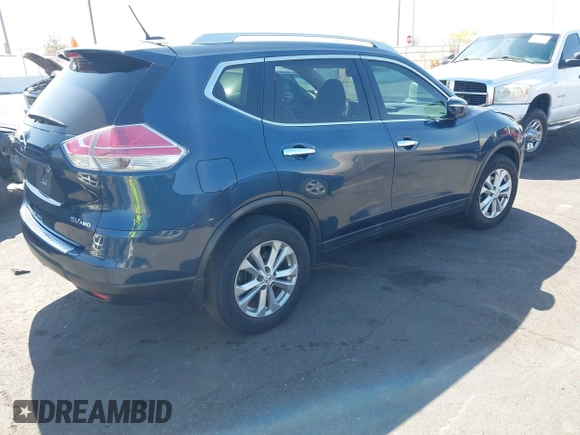 2015 Nissan Rogue SL with VIN 5N1AT2MV5FC927592, listed as a IAAI auction lot 42132041 with 174,536 mi miles and . Bid and sale history available at carsss.com. Image 4.