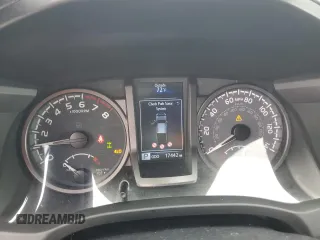 2023 Toyota Tacoma SR z VIN 3TMCZ5AN2PM583382, wystawiony jako Copart lot #58209775 z przebiegiem 17 442 mil mil oraz Szkoda całkowita • Salvage title. Historia ofert i sprzedaży dostępna na DreamBid. Obrazek 9.