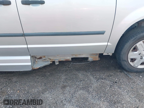 2008 Dodge Grand Caravan SE z VIN 1D8HN44H98B138469, wystawiony jako IAAI lot #42373055 z przebiegiem 149 399 mil mil oraz . Historia ofert i sprzedaży dostępna na DreamBid. Obrazek 6.
