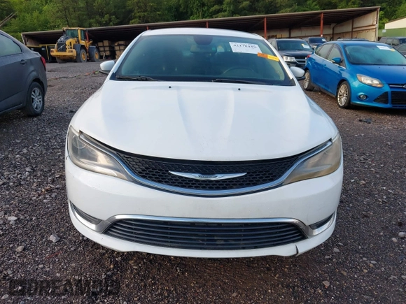 2015 Chrysler 200 Limited z VIN 1C3CCCAB9FN650810, wystawiony jako IAAI lot #42178449 z przebiegiem Nie podano mil oraz . Historia ofert i sprzedaży dostępna na DreamBid. Obrazek 6.