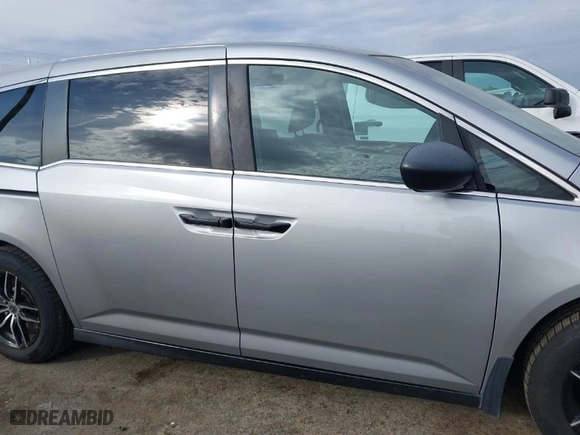 2016 Honda Odyssey LX with VIN 5FNRL5H26GB121113, listed as a IAAI auction lot 41620279 with NaN miles. Bid and sale history available at carsss.com. Image 13.
