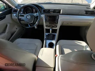2019 Volkswagen Passat Wolfsburg Edition z VIN 1VWLA7A38KC009068, wystawiony jako Copart lot #52693525 z przebiegiem 168 451 mil mil oraz Szkoda całkowita • Salvage title. Historia ofert i sprzedaży dostępna na DreamBid. Obrazek 8.