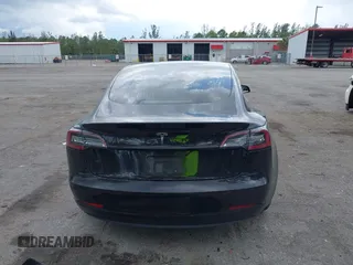 2018 Tesla Model 3 Long Range Battery z VIN 5YJ3E1EA2JF156808, wystawiony jako IAAI lot #42160829 z przebiegiem 106 258 mil mil oraz . Historia ofert i sprzedaży dostępna na DreamBid. Obrazek 16.