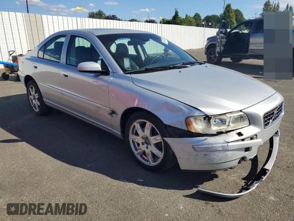 2005 Volvo S60 with VIN YV1RH592X52463612, listed as a Copart auction lot 68049524 with 140,546 mi miles and Salvage Title. Bid and sale history available at carsss.com. Image 4.