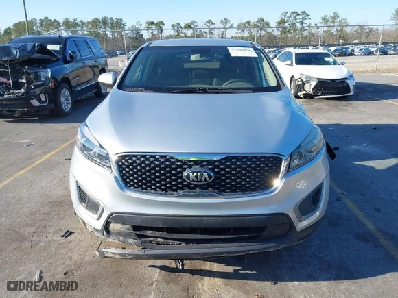 2016 Kia Sorento LX with VIN 5XYPG4A39GG117980, listed as a IAAI auction lot 41649196 with 127,996 mi miles. Bid and sale history available at carsss.com. Image 13.