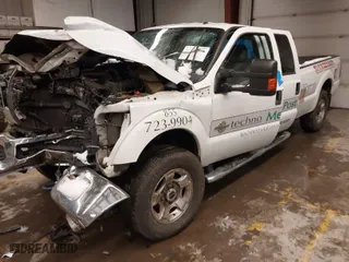 2015 Ford Super Duty F-250 SRW Lariat with VIN 1FT7W2BT2FEB23987, listed as a IAAI auction lot 41538076 with 297,010 mi miles. Bid and sale history available at carsss.com. Image 2.