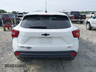 2024 Chevrolet Trax 1RS z VIN KL77LGE28RC154408, wystawiony jako IAAI lot #42105647 z przebiegiem 17 913 mil mil oraz . Historia ofert i sprzedaży dostępna na DreamBid. Obrazek 17.