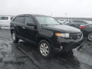 2011 Kia Sorento LX with VIN 5XYKT3A18BG151447, listed as a IAAI auction lot 41730665 with 195,187 mi miles. Bid and sale history available at carsss.com. Image 1.