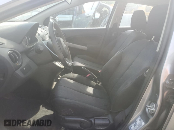 2014 Mazda 2 Sport z VIN JM1DE1KZ5E0183858, wystawiony jako Copart lot #56530305 z przebiegiem 98 347 mil mil oraz Czysty tytuł • Clean title. Historia ofert i sprzedaży dostępna na DreamBid. Obrazek 7.