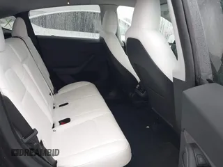 2024 Tesla Model Y Long Range z VIN 7SAYGDEE5RA260614, wystawiony jako IAAI lot #42191551 z przebiegiem 16 375 mil mil oraz . Historia ofert i sprzedaży dostępna na DreamBid. Obrazek 8.