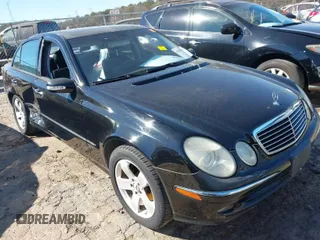 2005 Mercedes-Benz E-Class 3.2L with VIN WDBUF65J85A700806, listed as a IAAI auction lot 41585086 with 200,245 mi miles. Bid and sale history available at carsss.com. Image 1.