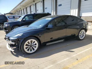 2021 Tesla Model 3 Long Range z VIN 5YJ3E1EB6MF906725, wystawiony jako Copart lot #47838945 z przebiegiem 87 302 mil mil oraz Szkody całkowita. Historia ofert i sprzedaży dostępna na DreamBid. Obrazek 1.