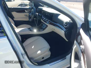 2022 Mercedes-Benz E-Class E 350 with VIN W1KZF8DB2NB080239, listed as a IAAI auction lot 41637690 with 21,587 mi miles. Bid and sale history available at carsss.com. Image 5.