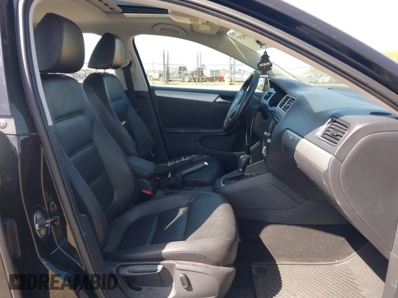 2014 Volkswagen Jetta Sedan SE w/Connectivity/Sunroof PZEV with VIN 3VWD17AJ8EM434456, listed as a IAAI auction lot 42099297 with 92,773 mi miles. Bid and sale history available at carsss.com. Image 5.