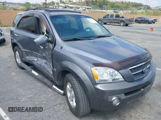 2006 Kia Sorento LX z VIN KNDJD733765637440, wystawiony jako IAAI lot #42188988 z przebiegiem 166 414 mil mil oraz . Historia ofert i sprzedaży dostępna na DreamBid. Obrazek 1.