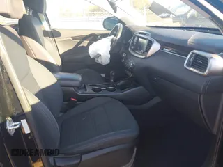 2017 Kia Sorento LX z VIN 5XYPG4A50HG287924, wystawiony jako IAAI lot #41078288 z przebiegiem Nie podano mil oraz . Historia ofert i sprzedaży dostępna na DreamBid. Obrazek 5.