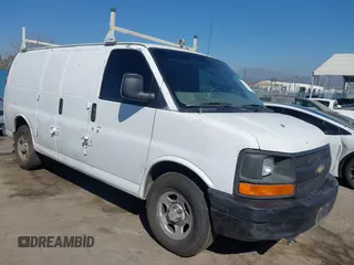 2007 Chevrolet Express Cargo z VIN 1GCFG15X571108541, wystawiony jako IAAI lot #41664605 z przebiegiem 210 342 mil mil oraz . Historia ofert i sprzedaży dostępna na DreamBid. Obrazek 1.