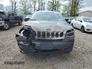 2021 Jeep Cherokee Trailhawk z VIN 1C4PJMBXXMD110534, wystawiony jako Copart lot #56333785 z przebiegiem 53 310 mil mil oraz Szkoda całkowita • Salvage title. Historia ofert i sprzedaży dostępna na DreamBid. Obrazek 5.