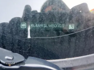 2024 Buick Encore GX Avenir z VIN KL4AMFSL9RB017071, wystawiony jako Copart lot #52003565 z przebiegiem 8 013 mil mil oraz Szkoda całkowita • Salvage title. Historia ofert i sprzedaży dostępna na DreamBid. Obrazek 13.