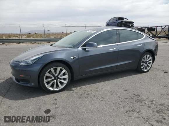 2019 Tesla Model 3 Mid Range z VIN 5YJ3E1EA2KF417212, wystawiony jako Copart lot #50968615 z przebiegiem 104 807 mil mil oraz Szkody całkowita. Historia ofert i sprzedaży dostępna na DreamBid. Obrazek 1.