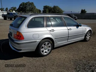 2004 BMW 3 Series 325xi with VIN WBAEP334X4PF04053, listed as a Copart auction lot 84766134 with 260,954 mi miles and Salvage Title. Bid and sale history available at carsss.com. Image 3.