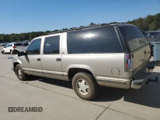 1999 GMC Suburban with VIN 3GKEC16R7XG542862, listed as a Copart auction lot 77568734 with 251,717 mi miles and Salvage Title. Bid and sale history available at carsss.com. Image 2.