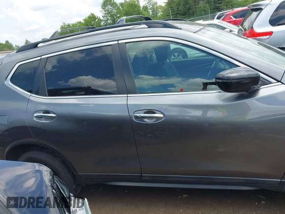 2018 Nissan Rogue SV z VIN 5N1AT2MV3JC720403, wystawiony jako IAAI lot #42287651 z przebiegiem 94 156 mil mil oraz . Historia ofert i sprzedaży dostępna na DreamBid. Obrazek 13.