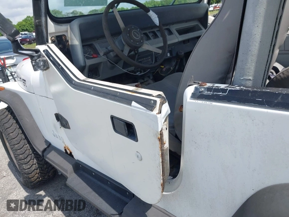 1990 Jeep Wrangler with VIN 2J4FY29T7LJ528844, listed as a IAAI auction lot 42354175 with 69,349 mi miles and . Bid and sale history available at DreamBid. Image 6.