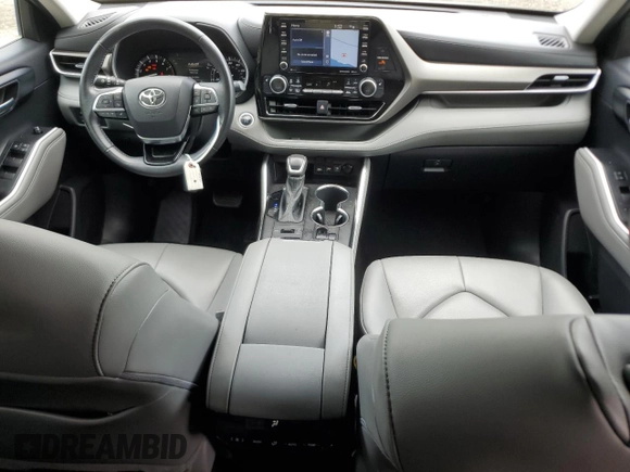 2021 Toyota Highlander XLE with VIN 5TDHZRBH9MS553524, listed as a Copart auction lot 57469405 with 51,784 mi miles and Salvage title. Bid and sale history available at DreamBid. Image 8.