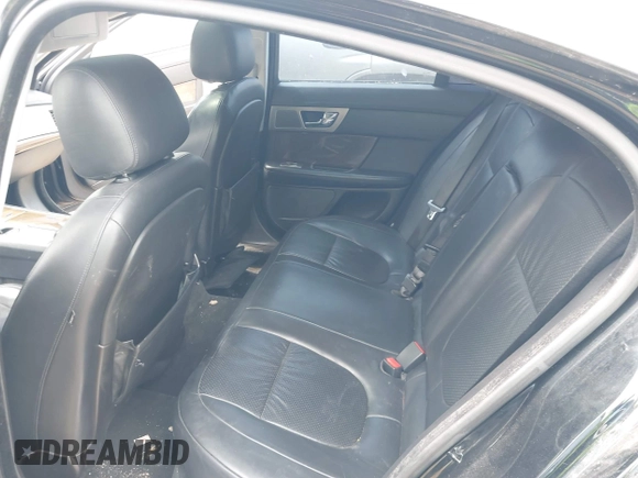 2009 Jaguar XF Premium Luxury z VIN SAJWA06B79HR38643, wystawiony jako IAAI lot #41938355 z przebiegiem Nie podano mil oraz . Historia ofert i sprzedaży dostępna na DreamBid. Obrazek 8.