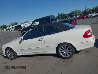 2008 Mercedes-Benz CLK 350 z VIN WDBTK56FX8F253835, wystawiony jako IAAI lot #42354558 z przebiegiem 76 502 mil mil oraz . Historia ofert i sprzedaży dostępna na DreamBid. Obrazek 14.