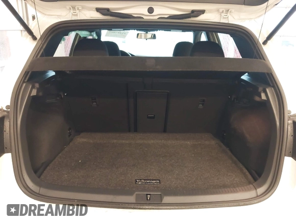 2017 Volkswagen GTI S z VIN 3VW447AU5HM030228, wystawiony jako IAAI lot #41497809 z przebiegiem 75 101 mil mil oraz . Historia ofert i sprzedaży dostępna na DreamBid. Obrazek 18.