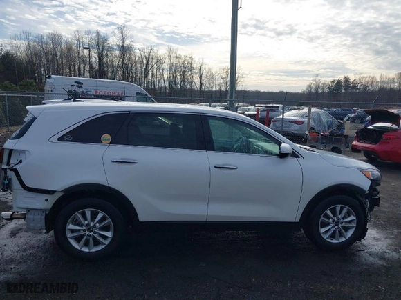 2019 Kia Sorento LX V6 with VIN 5XYPG4A50KG559055, listed as a IAAI auction lot 41472343 with NaN miles. Bid and sale history available at carsss.com. Image 14.