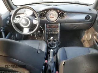 2005 MINI Convertible S z VIN WMWRH33535TF83436, wystawiony jako Copart lot #63962304 z przebiegiem 246 932 mil mil oraz Szkoda całkowita • Salvage title. Historia ofert i sprzedaży dostępna na DreamBid. Obrazek 8.