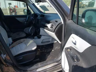 2018 Jeep Renegade Latitude with VIN ZACCJBBB0JPH69808, listed as a IAAI auction lot 42146368 with 191,051 mi miles and . Bid and sale history available at DreamBid. Image 5.
