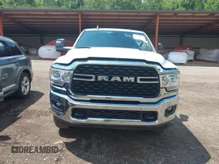 2024 Ram 2500 Big Horn z VIN 3C6UR5DJ4RG354840, wystawiony jako IAAI lot #42509658 z przebiegiem Nie podano mil oraz . Historia ofert i sprzedaży dostępna na DreamBid. Obrazek 12.