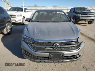 2022 Volkswagen Jetta SE with VIN 3VW7M7BU8NM004469, listed as a Copart auction lot 41758645 with 39,124 mi miles and Salvage title. Bid and sale history available at DreamBid. Image 5.