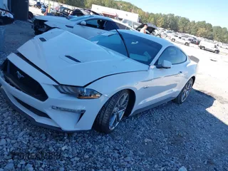 2020 Ford Mustang GT z VIN 1FA6P8CF5L5157752, wystawiony jako IAAI lot #40629901 z przebiegiem 37 450 mil mil oraz . Historia ofert i sprzedaży dostępna na DreamBid. Obrazek 17.