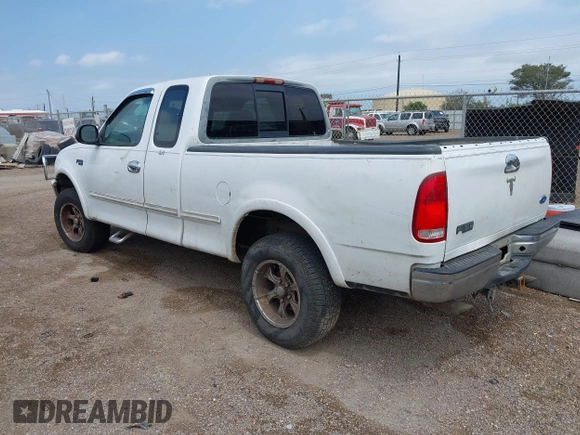 1997 Ford F-150 XL z VIN 1FTEX18L0VNB99499, wystawiony jako IAAI lot #42163584 z przebiegiem 242 946 mil mil oraz . Historia ofert i sprzedaży dostępna na DreamBid. Obrazek 3.