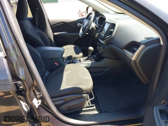 2016 Jeep Cherokee Latitude with VIN 1C4PJMCSXGW296586, listed as a IAAI auction lot 42686423 with 83,833 mi miles and . Bid and sale history available at DreamBid. Image 5.