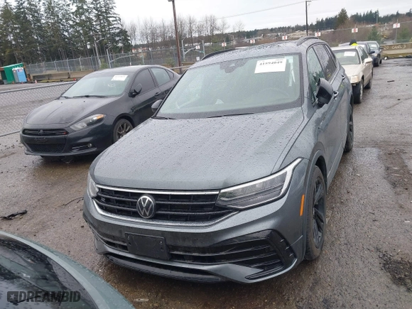 2023 Volkswagen Tiguan SE R-Line Black with VIN 3VVCB7AX0PM132194, listed as a IAAI auction lot 41594049 with 15,080 mi miles. Bid and sale history available at carsss.com. Image 13.