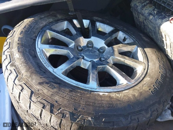 2018 GMC Sierra 1500 Denali with VIN 3GTU2PEC8JG519642, listed as a IAAI auction lot 41427185 with 111,596 mi miles. Bid and sale history available at carsss.com. Image 12.