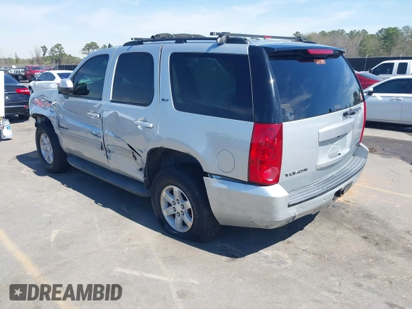 2014 GMC Yukon SLT with VIN 1GKS1CE04ER121301, listed as a IAAI auction lot 41825056 with 141,562 mi miles. Bid and sale history available at carsss.com. Image 3.