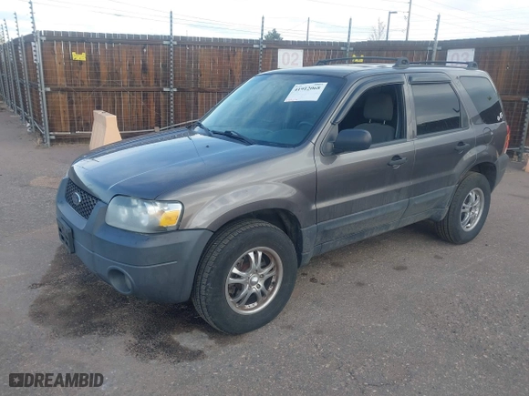 2006 Ford Escape XLT with VIN 1FMYU93126KC04632, listed as a IAAI auction lot 41912068 with 133,216 mi miles. Bid and sale history available at carsss.com. Image 2.