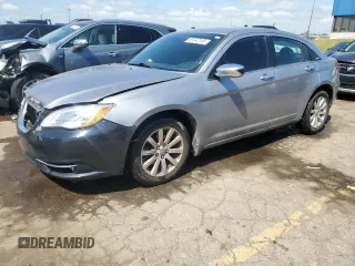 2014 Chrysler 200 Limited z VIN 1C3CCBCG2EN107848, wystawiony jako Copart lot #56942195 z przebiegiem 87 833 mil mil oraz Czysty tytuł • Clean title. Historia ofert i sprzedaży dostępna na DreamBid. Obrazek 1.
