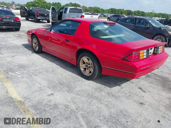 1986 Chevrolet Camaro Z28 Sport z VIN 1G1FP87F3GL117622, wystawiony jako IAAI lot #42837661 z przebiegiem 71 765 mil mil oraz . Historia ofert i sprzedaży dostępna na DreamBid. Obrazek 3.