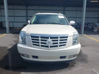 2008 Cadillac Escalade ESV z VIN 1GYFK66858R235970, wystawiony jako IAAI lot #42266188 z przebiegiem 240 706 mil mil oraz . Historia ofert i sprzedaży dostępna na DreamBid. Obrazek 6.