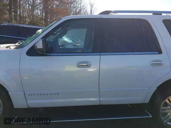 2013 Lincoln Navigator z VIN 5LMJJ2H57DEL08622, wystawiony jako IAAI lot #41759357 z przebiegiem 157 131 mil mil oraz . Historia ofert i sprzedaży dostępna na DreamBid. Obrazek 14.